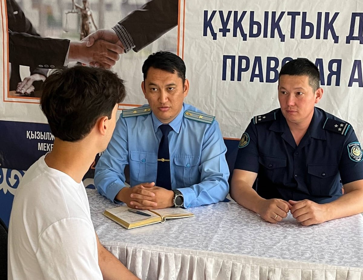 Бродячие собаки, благоустройство и трудовые споры: жителей Бесколя приняли без очередей и кабинетов