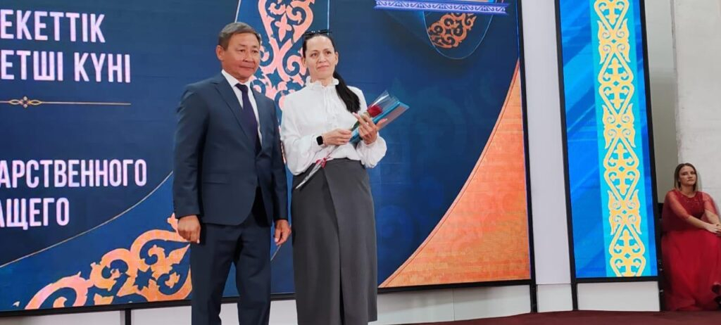 Лучших специалистов в День государственного служащего наградили в Тайыншинском районе
