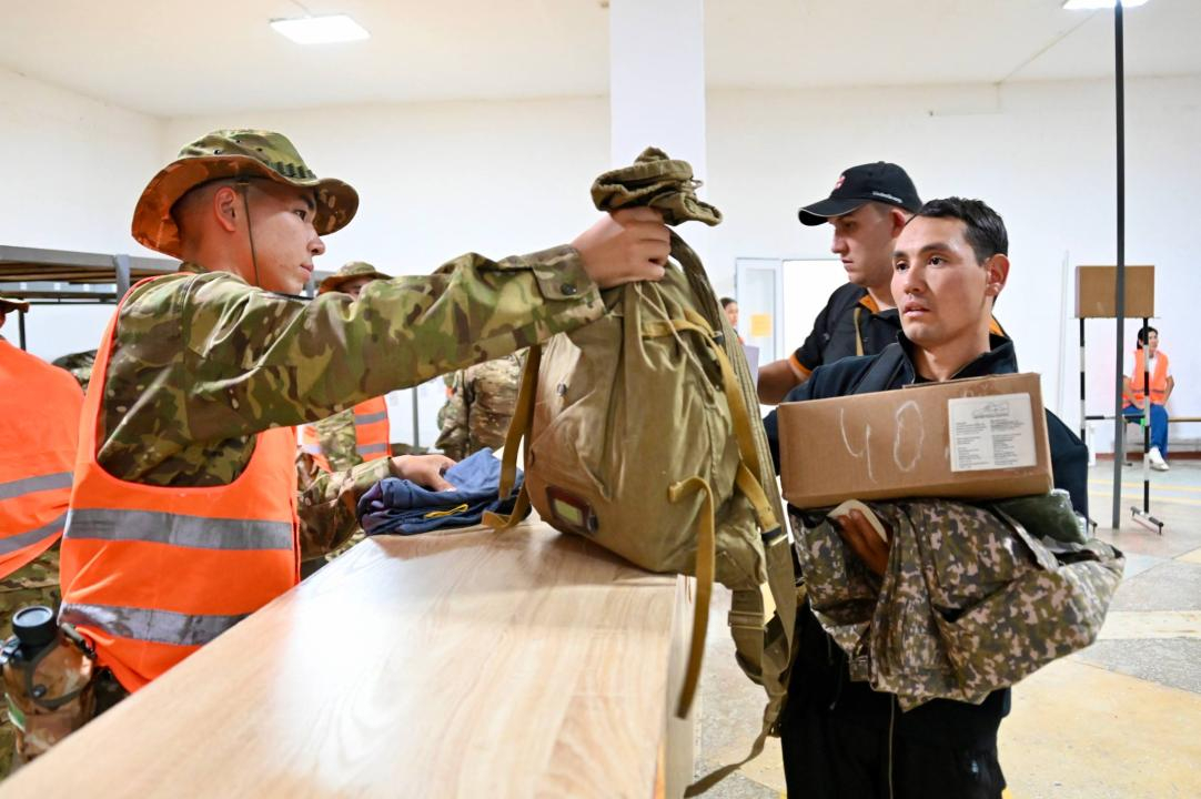 Военнообязанные проходят переподготовку в гарнизонах Казахстана