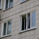 Глубокой ночью пятилетний ребенок выпал из окна в Петропавловске