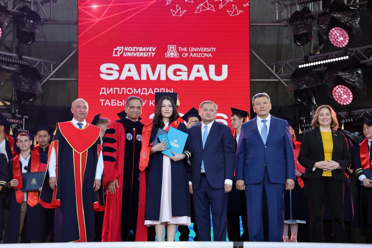 СҚУ-дың алғашқы қос диплом иегерлері үлкен өмірге жолдама алды