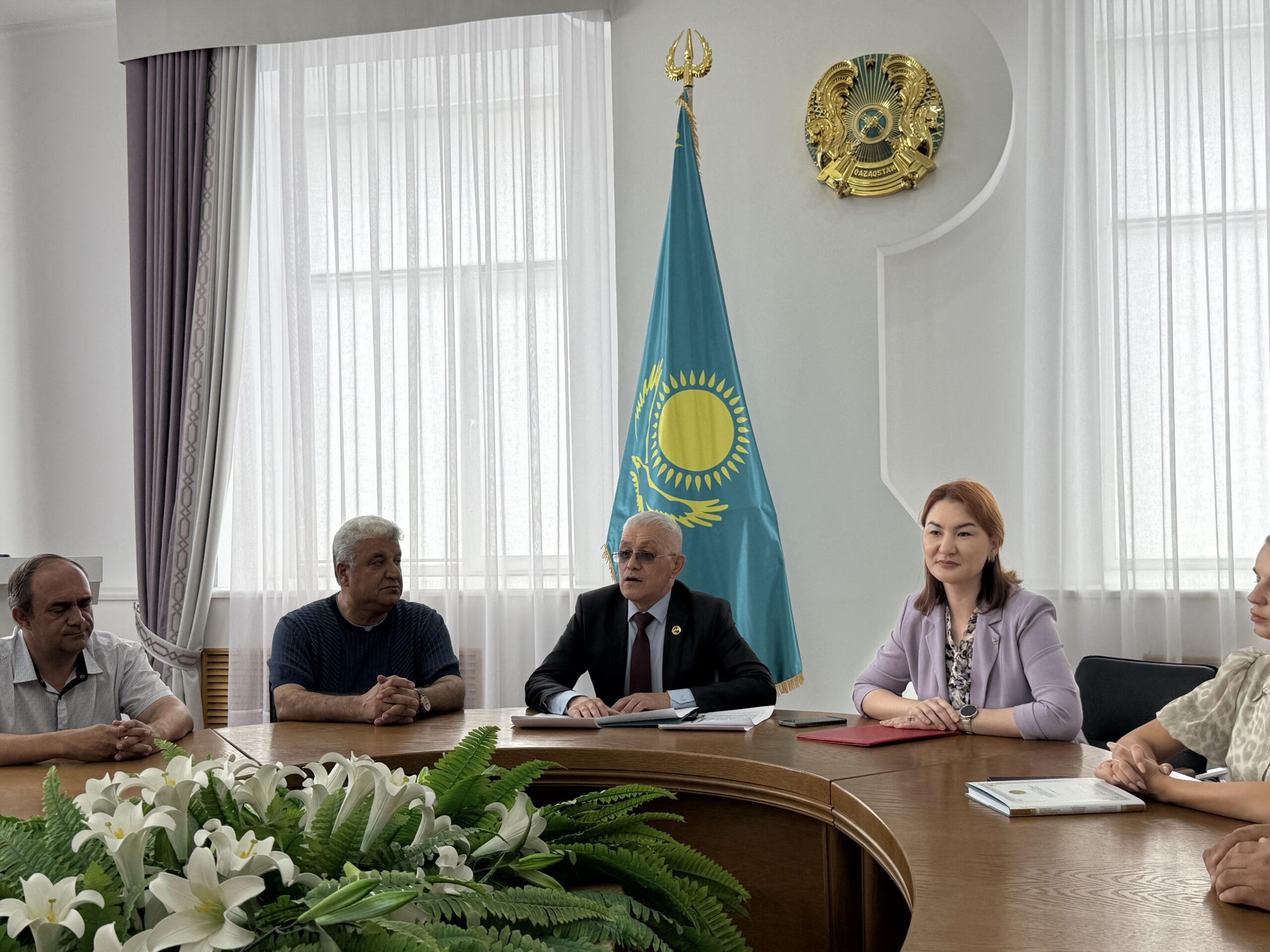 Новая Конституция, новый парламент и новая роль учителя: что обсудили в Доме дружбы Петропавловска