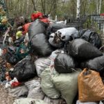 Пенсионерка не первый год просит убрать мусор на кладбище в Новопавловке, где похоронен ее сын
