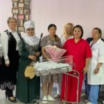 Первому малышу, родившемуся в День домбры, сделали особый подарок в Петропавловске