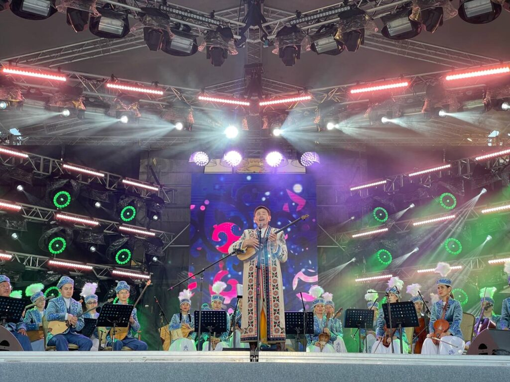 С этно-хитов начался международный музыкальный фестиваль в Петропавловске