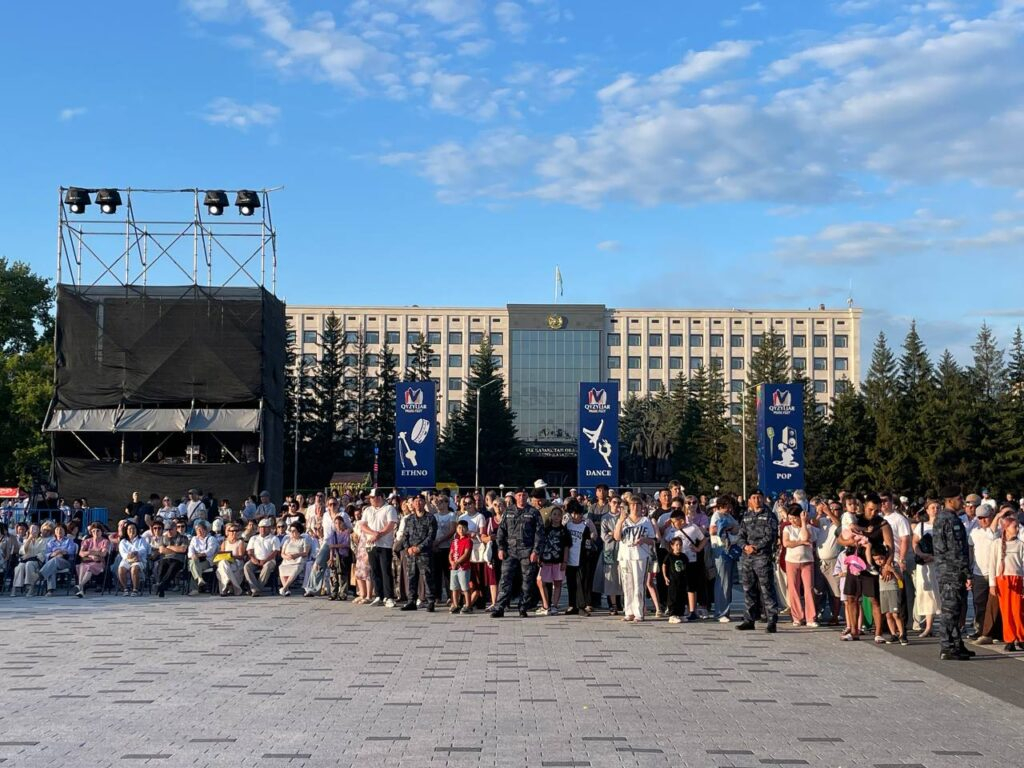 С этно-хитов начался международный музыкальный фестиваль в Петропавловске