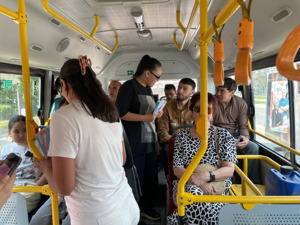 Необычную акцию по поиску работы провели в Петропавловске