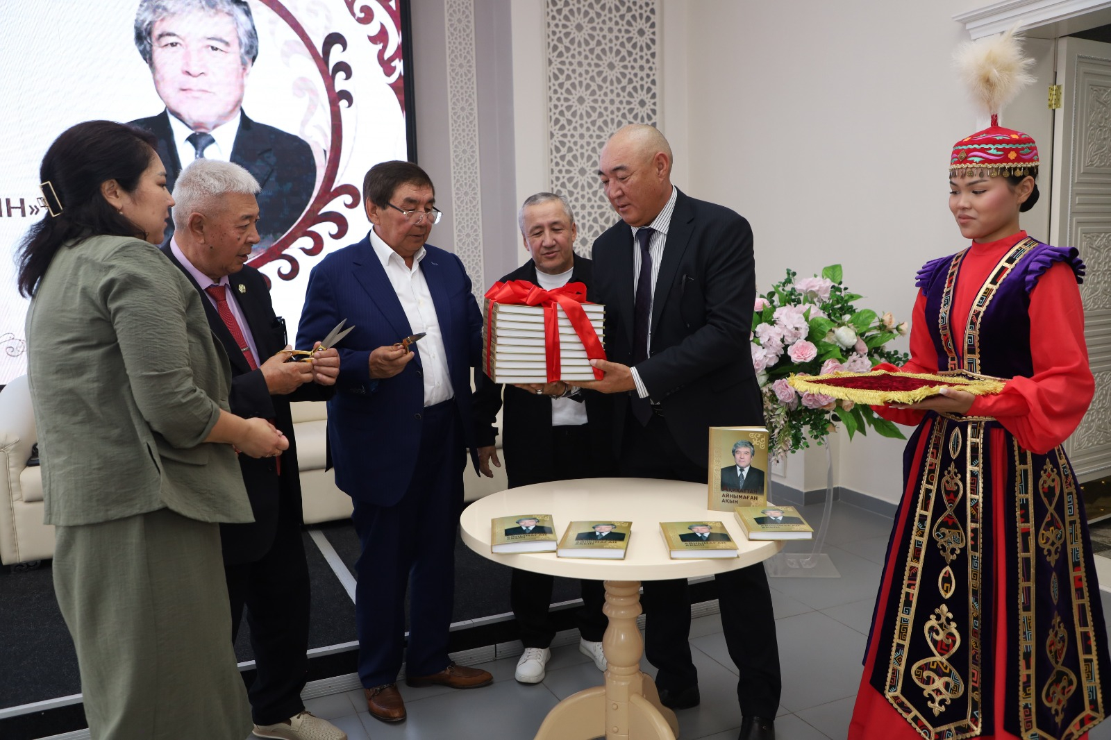 Петропавлда Зейнолла Әкімжанов туралы естеліктер жинағының тұсауы кесілді