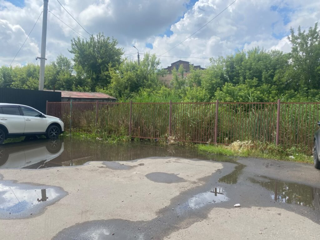 «Пожарная не смогла проехать», - жители Петропавловска пожаловались на распроданную дворовую землю