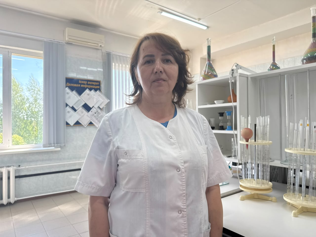 Более двух десятилетий следит за качеством воды лаборант «Есиль Су» Ирина Петрова