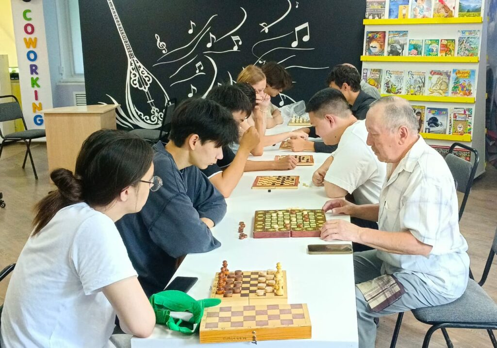 Молодежь и ветераны встретились за интеллектуальной игрой в Петропавловске