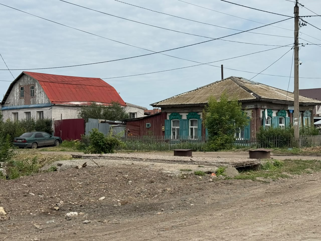Сначала раскопки, потом асфальт - из-за коммунальщиков жители Петропавловска годами не могут дождаться ремонта дороги
