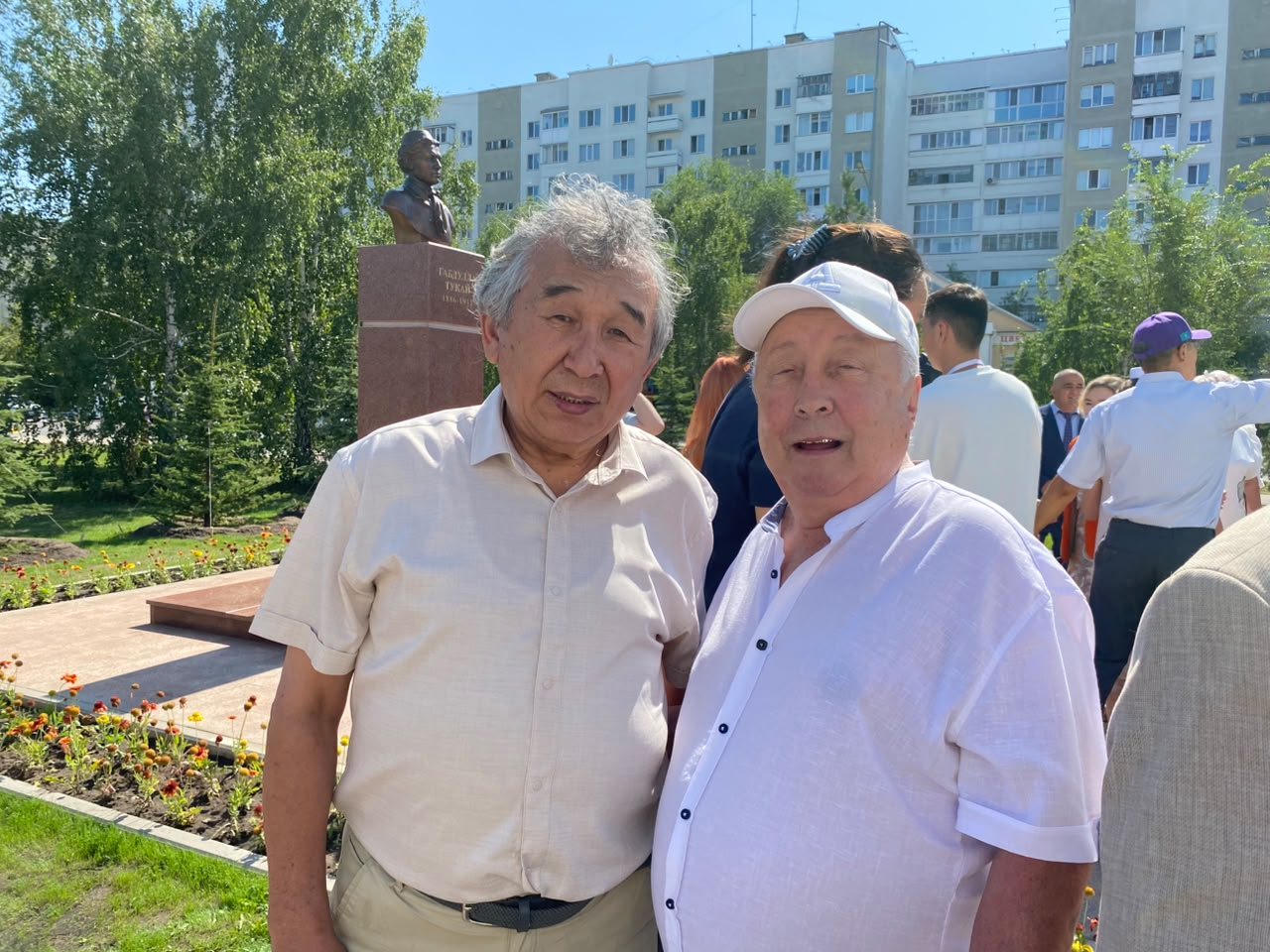 Петропавловск пополнился еще одним памятным местом. Во время республиканского Сабантуя здесь торжественно открыли бюст выдающемуся татарскому поэту, мыслителю и просветителю Габдулле Тукаю. Участники церемонии назвали событие историческим, пишет Qazaqstan Media.