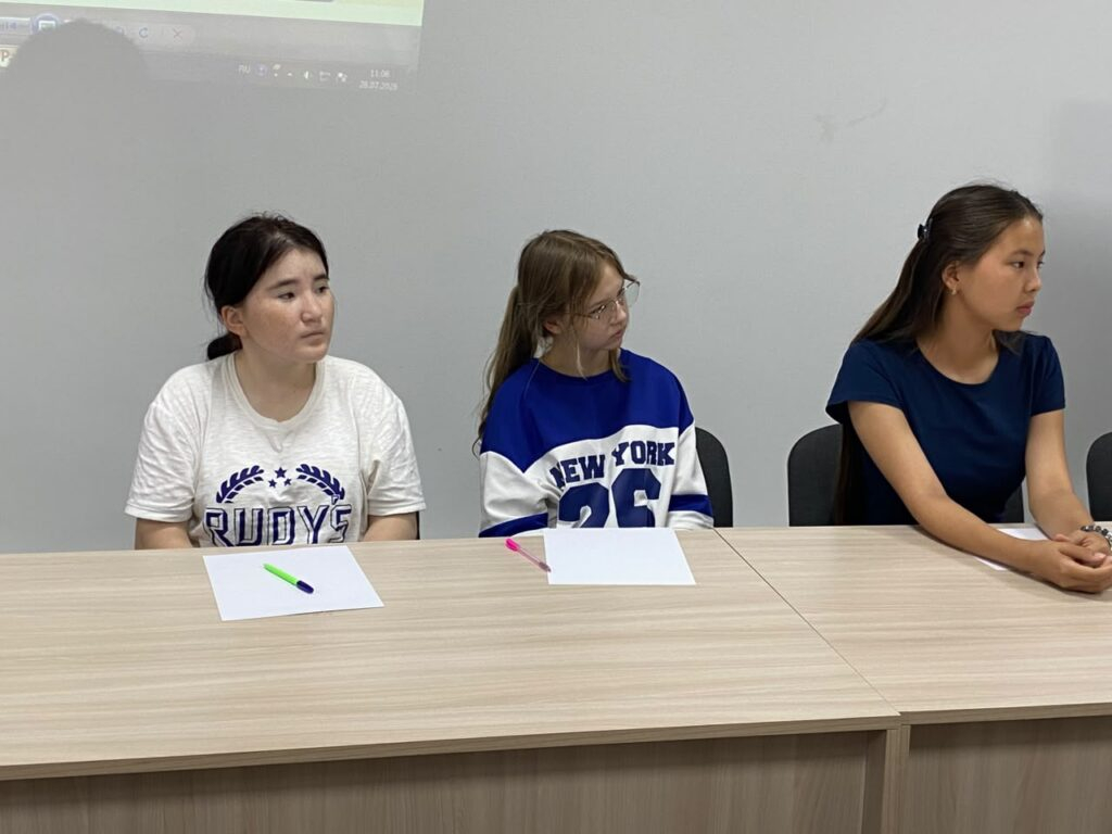 Как найти работу и получить грант на бизнес, рассказали молодежи Петропавловска