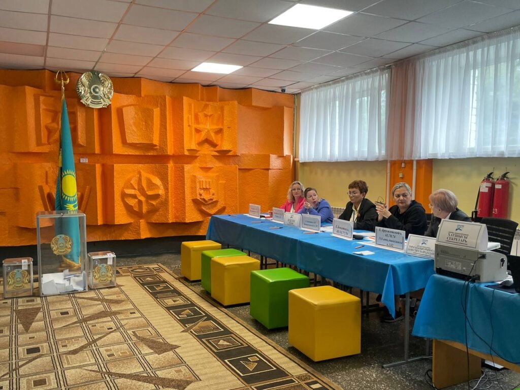 Свой голос на выборах в Курултай сделала известный педагог СКО Раиса Полищук