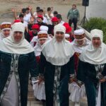 32 педагога яслей-сада пришли на выборы в ярких и национальных костюмах в Жамбылском районе СКО