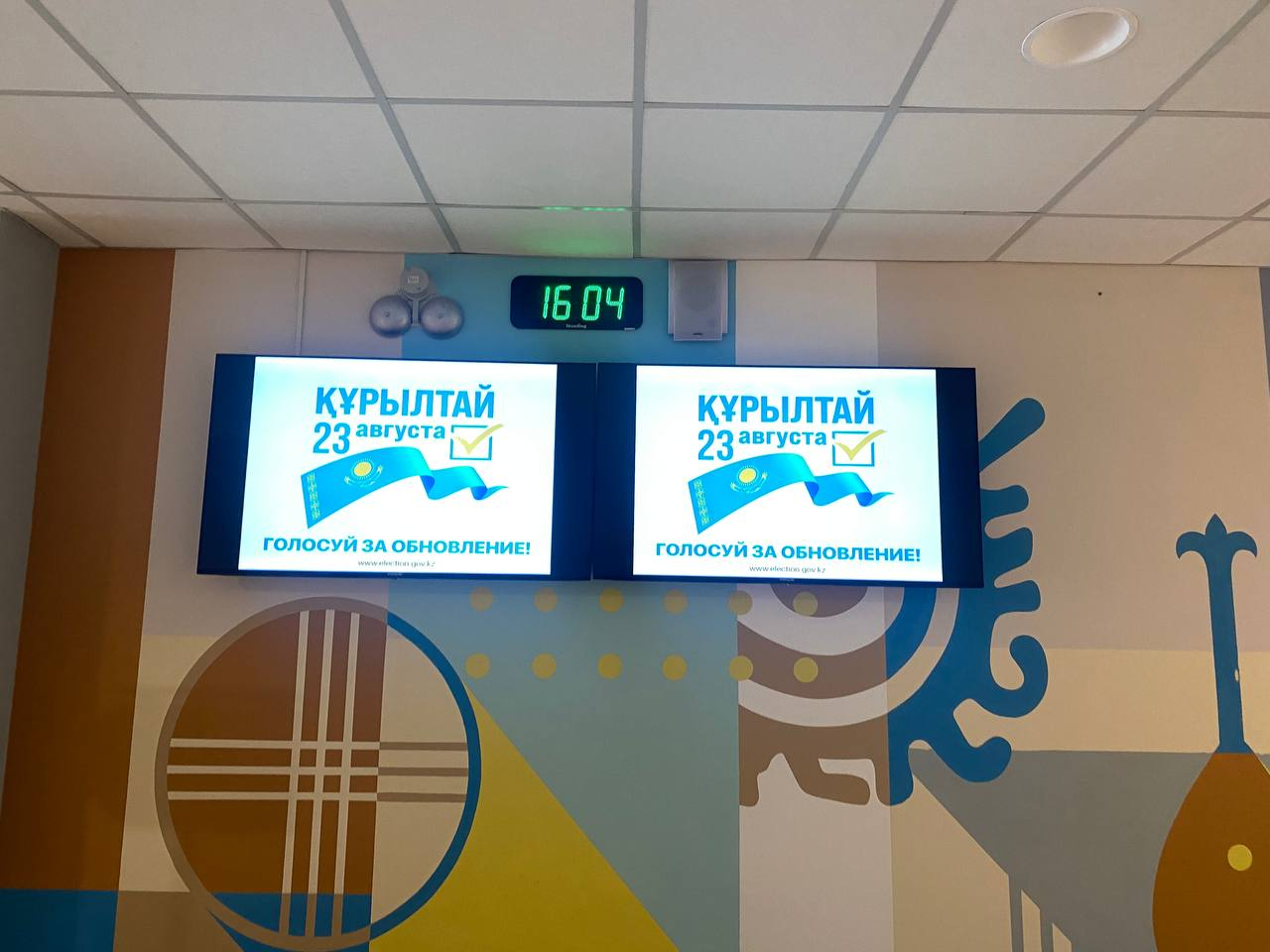 Ең төменгі жалақы, алимент, экология: жеті партия сайлаушылармен нені талқылап жатыр?