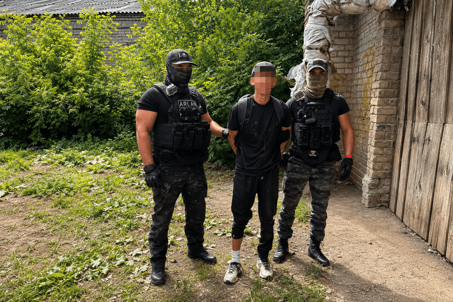 Столичного курьера задержали в крупной партией синтетики в центре Петропавловска