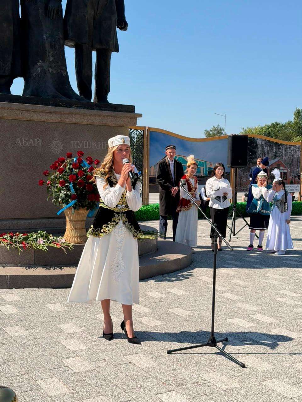 СҚО-да өзге ұлт өкілдері Абайдың шығармашылығынан бақ сынады
