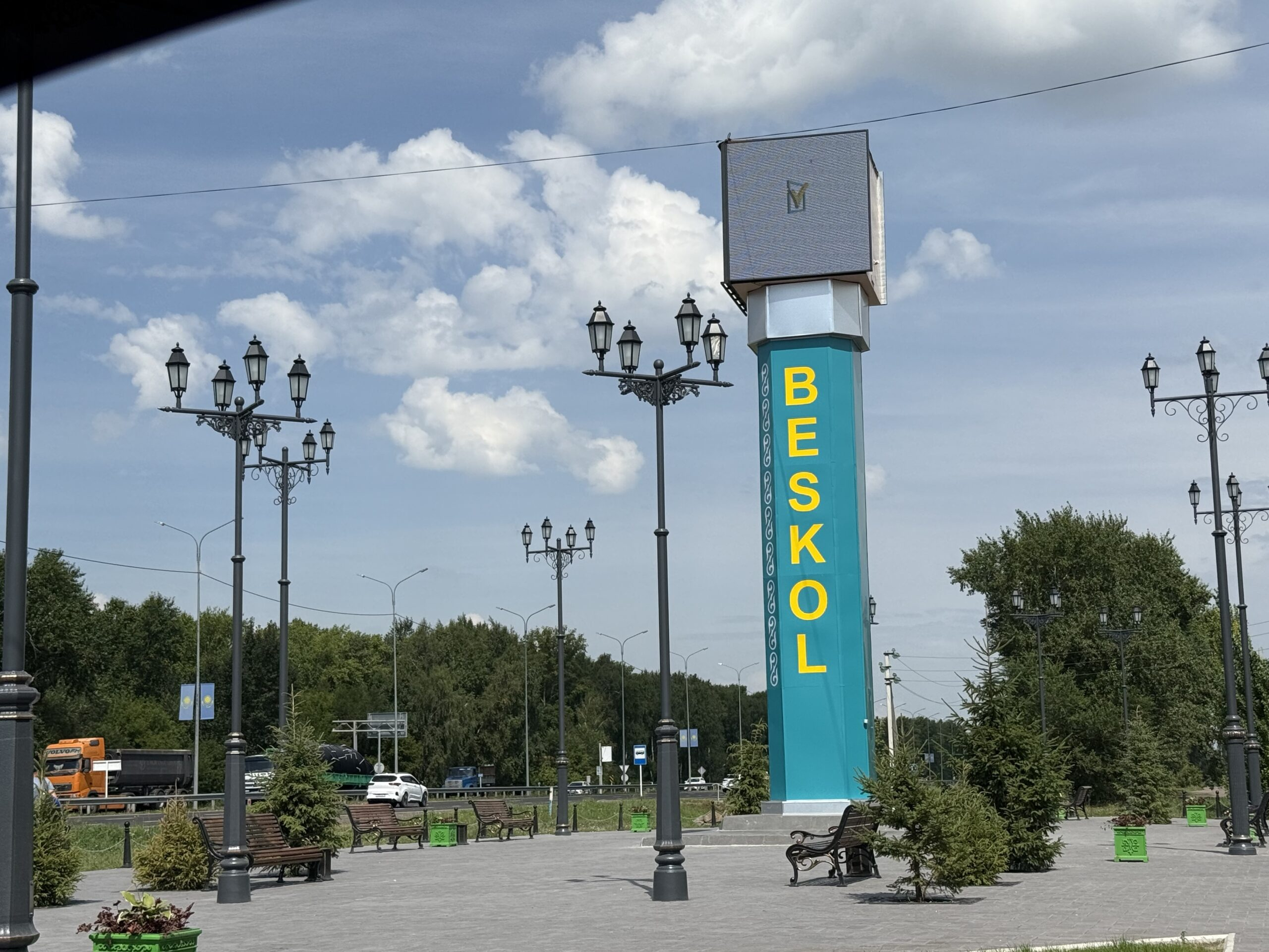 От сварщика до владельца завода: предприниматель преобразил знаменитый сквер с часами в Бесколе
