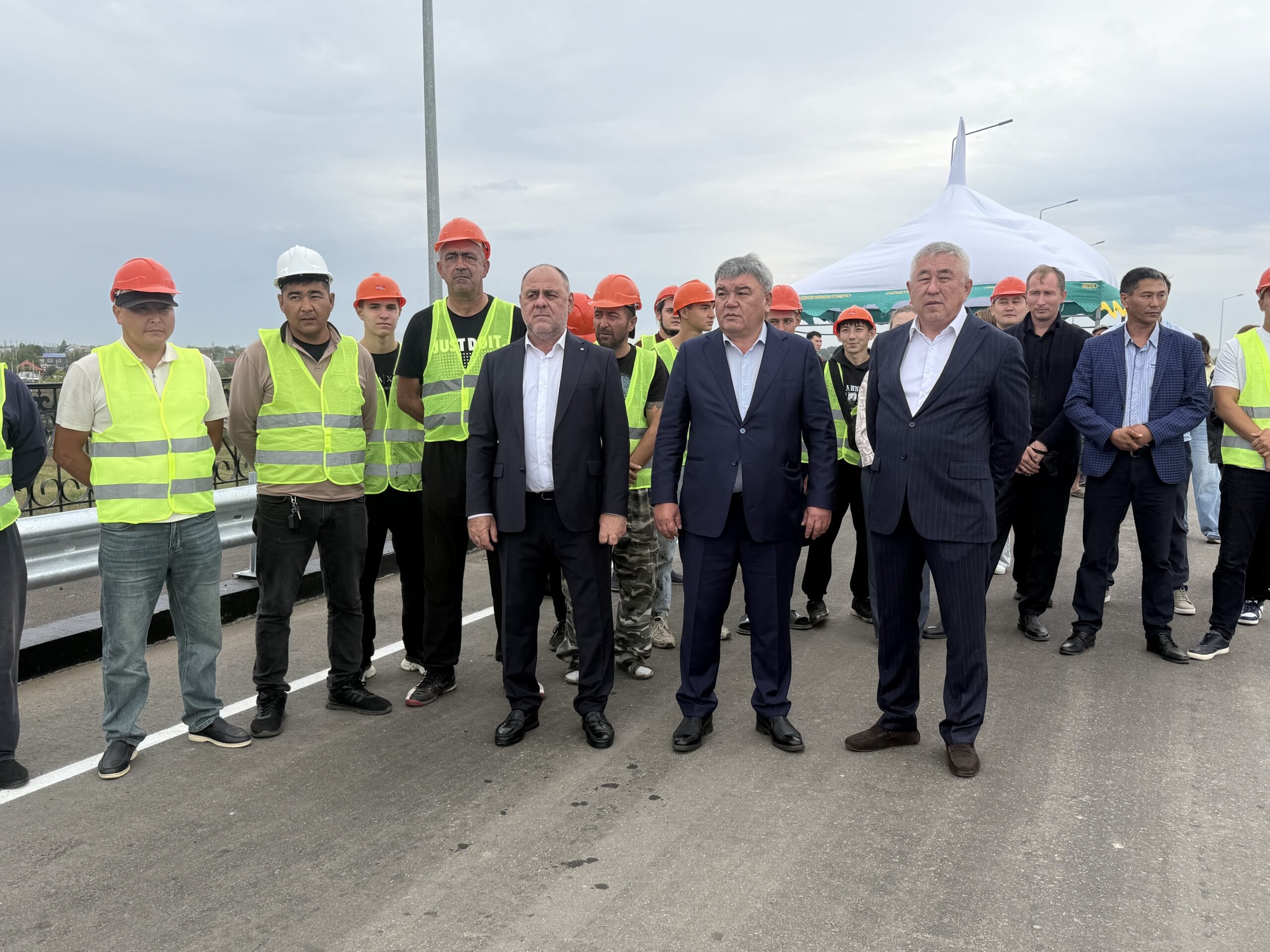 Разгрузит Рабочий поселок и уведет большегрузы: в Петропавловске открыли новый путепровод