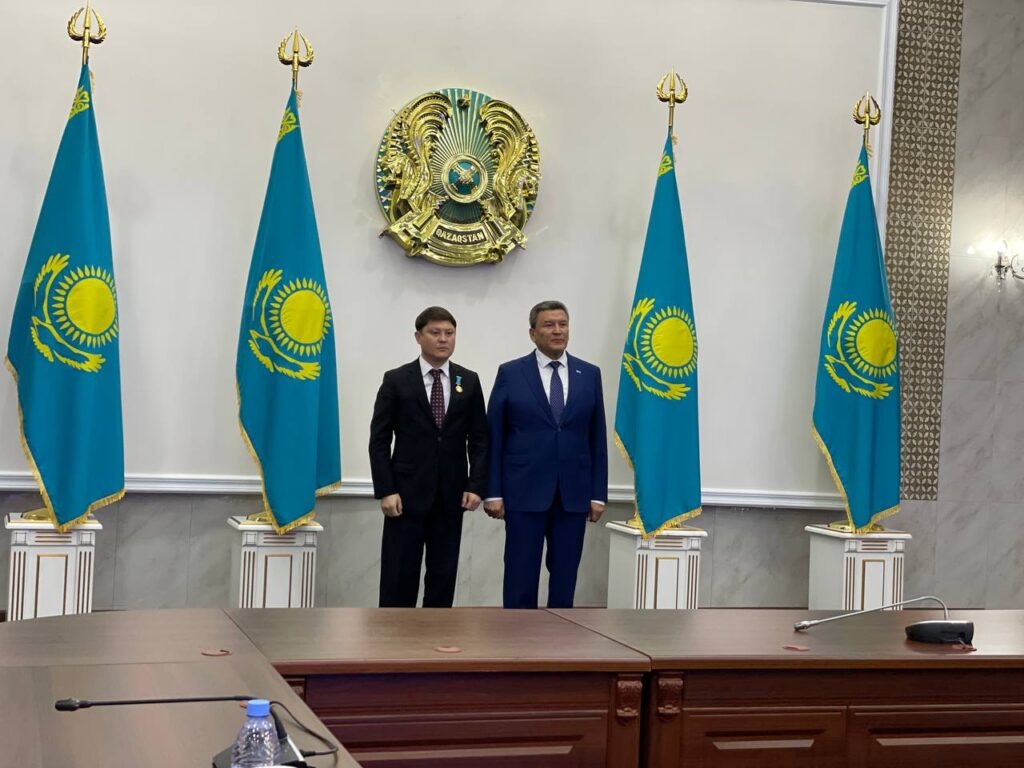 Президентские медали к 30-летию парламента вручили свероказахстанцам