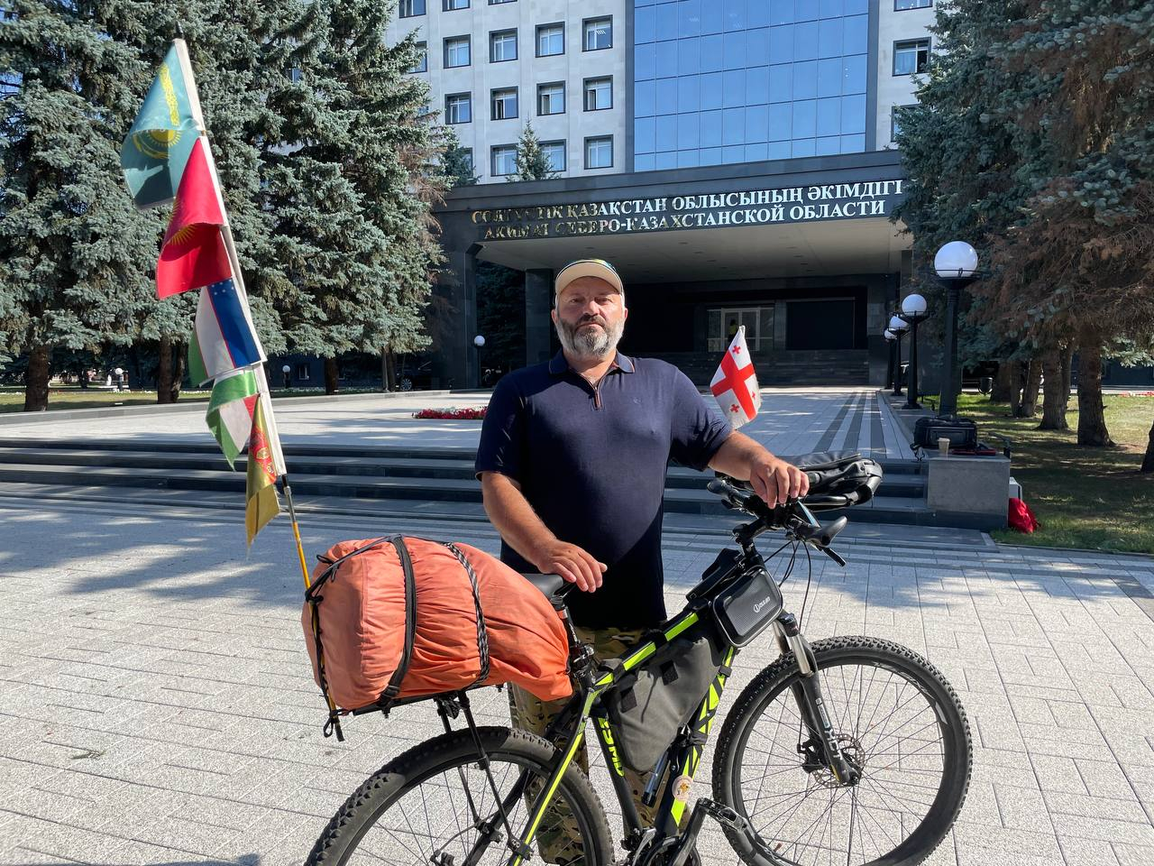 70 тысяч километров за плечами: грузинский велопутешественник приехал в Петропавловск