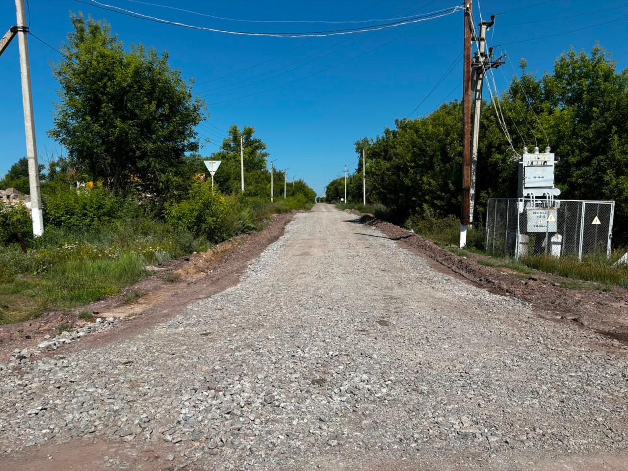 Дождались нового асфальта: две улицы ремонтируют в с. Чистополье района им. Г. Мусрепова