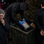 Прятал миллионы обманутых пенсионеров в кустах и мусорках. В Петропавловске осудили пособника мошенников
