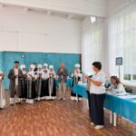 Ақ жаулықты әжелерден – ақ бата: сайлау учаскесінде ерекше сәт болды