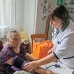 Тайынша ауданында зейнеткерлер үйден шықпай медициналық тексеруден өтті