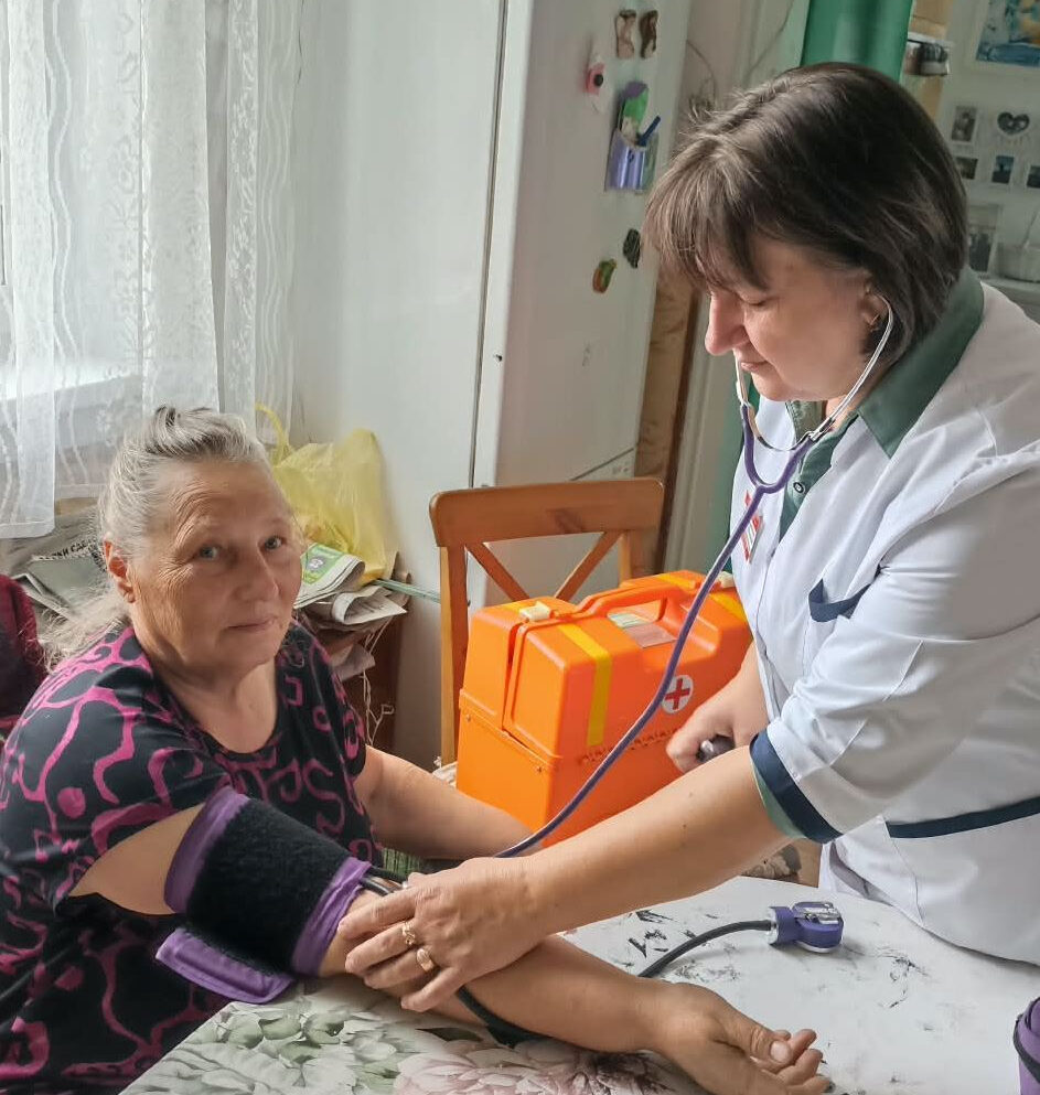 Тайынша ауданында зейнеткерлер үйден шықпай медициналық тексеруден өтті