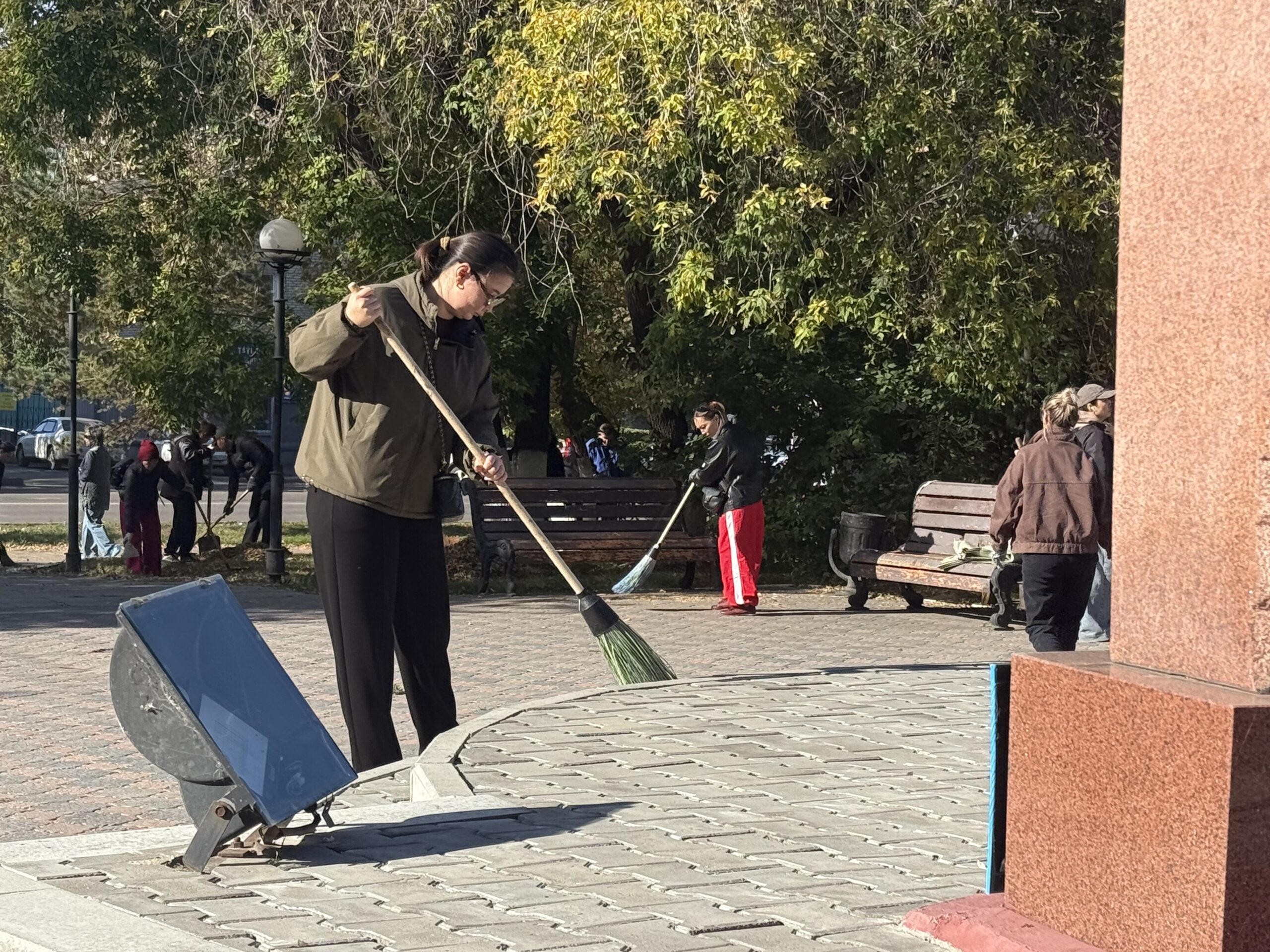 «Даже промзоны стали чище». Петропавловцы вышли на масштабный субботник