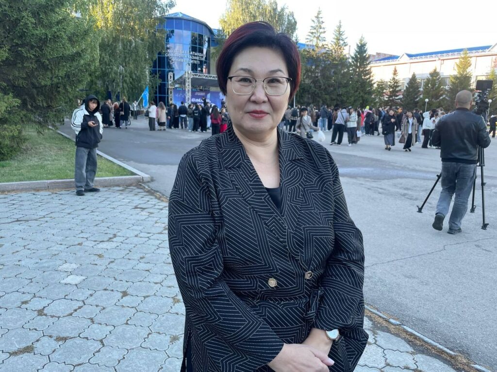 От вокала до режиссуры: студенты начали обучение в филиале КазНУИ в Петропавловске