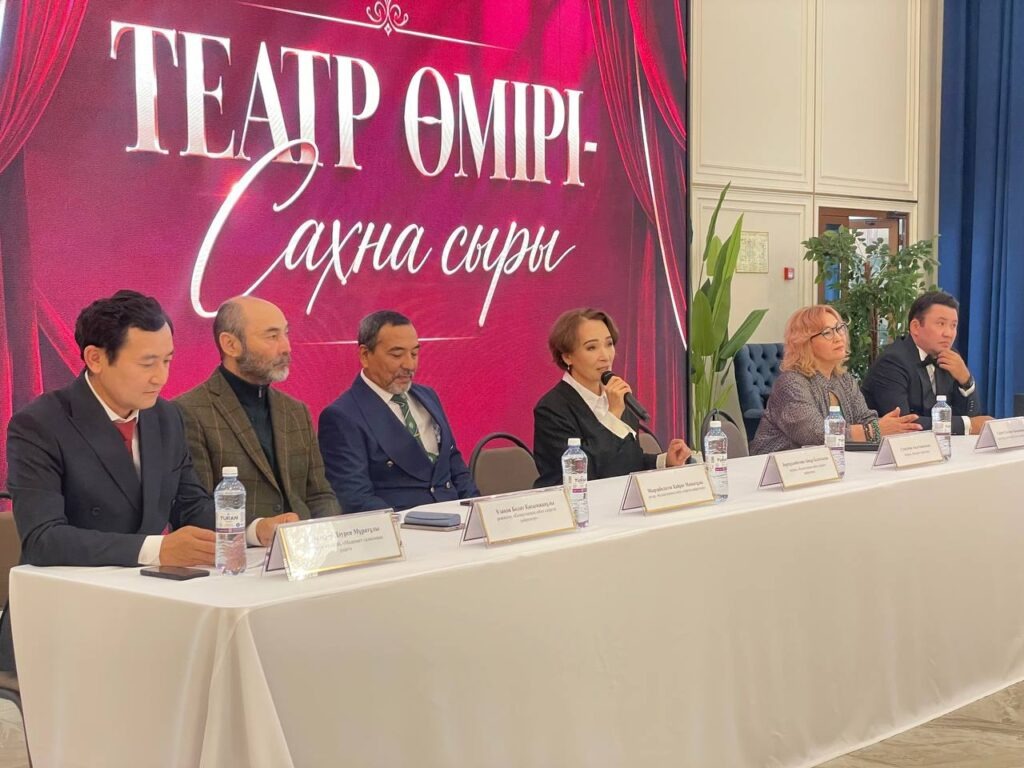 Творческим вечером начался новый сезон в театре имени Сабита Муканова