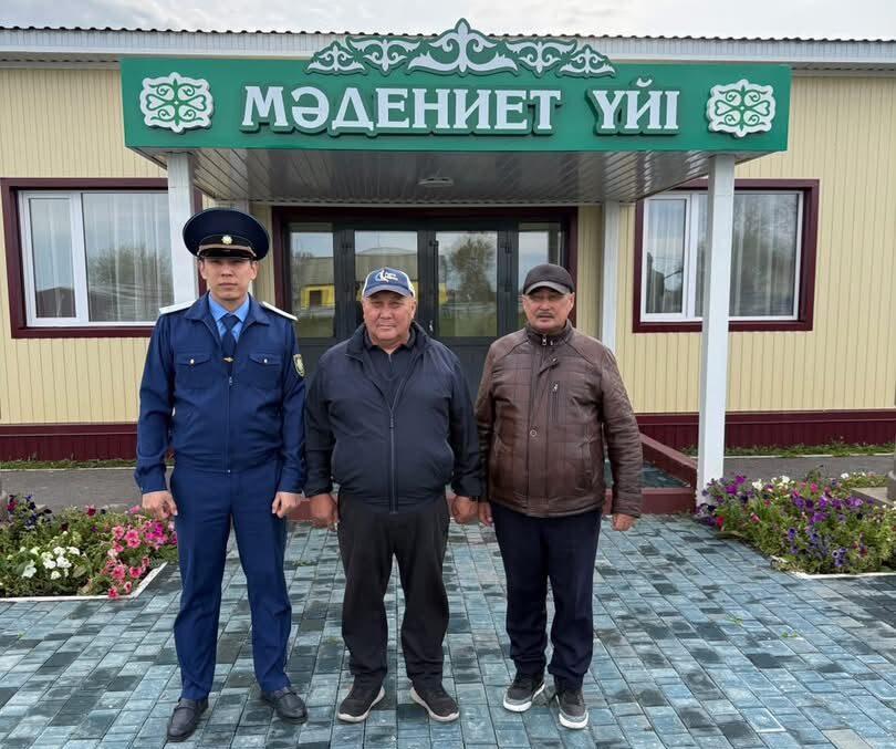Дом культуры и футбольную площадку построили сельские бизнесмены в СКО