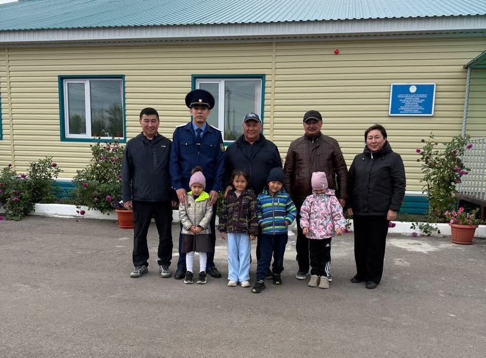 Дом культуры и футбольную площадку построили сельские бизнесмены в СКО