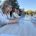 Представители госорганов вышли на улицу отвечать на вопросы петропавловцев