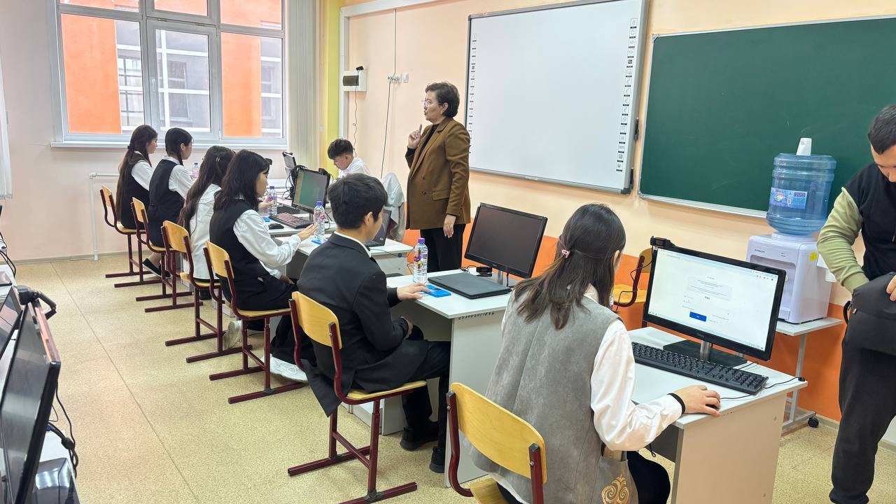 Мұғалім қағаз толтырумен емес, бала тәрбиесімен айналысуы керек