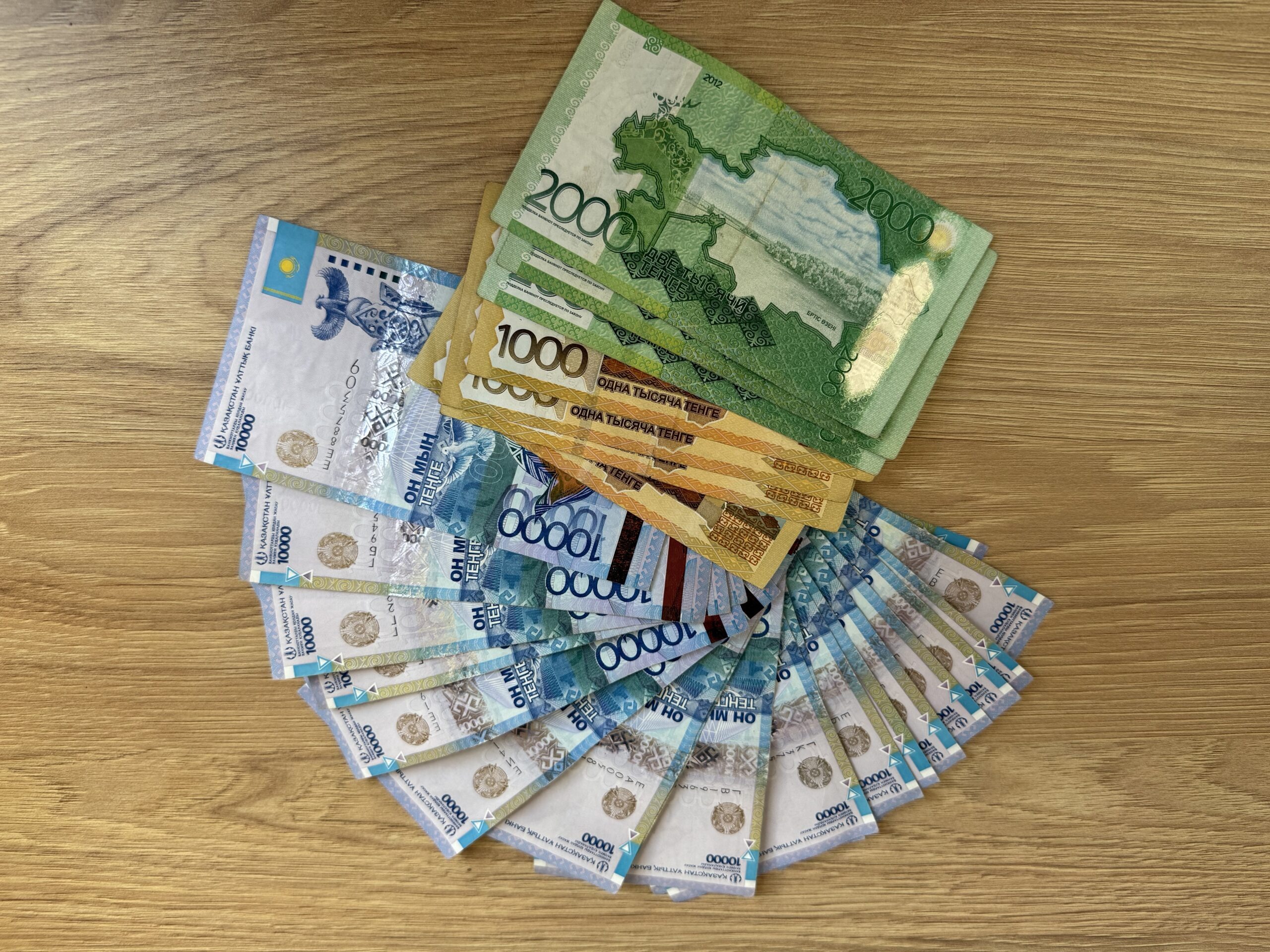 Қазақстанда айына 3 млн теңгеден көп жалақы алатын 14 мың адам бар