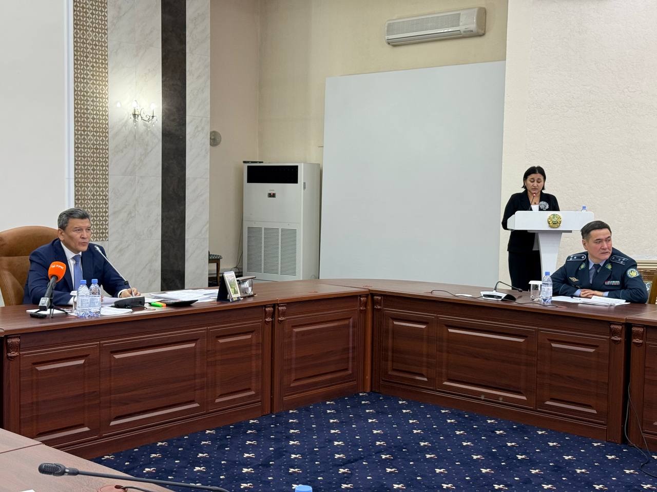 Из-за ледового дворца за 22 млрд тенге раскритиковал чиновников аким СКО