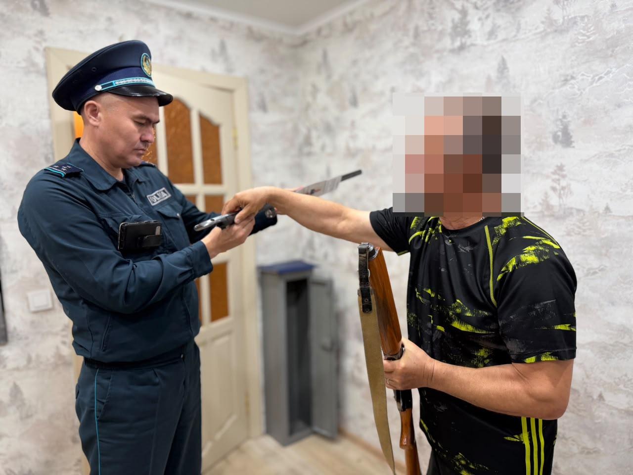 Нелегальных мигрантов и незарегистрированное оружие выявили во время рейдов полицейские СКО
