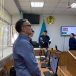«Прости, папа»: студентов за нападение у школы показательно осудили в Петропавловске