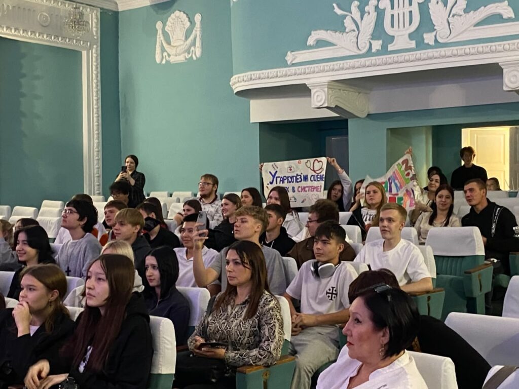 «Болты» по Уголовному кодексу – лучших КВНщиков выбрали в Петропавловске