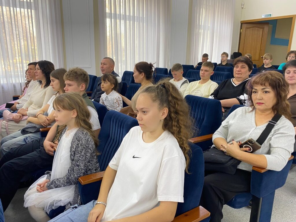 Казенные стены не заменят маму - 300 детей ждут своих родителей в СКО